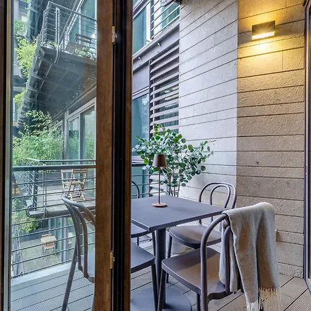 Domus Urbana 152 Apartment *